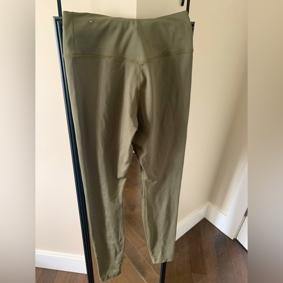 Olive green Nike high waisted leggings in a size small - Picture 2 of 5